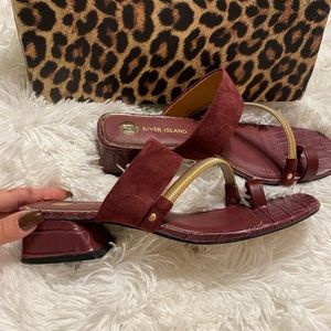 Like new size 7 river island tony sandals